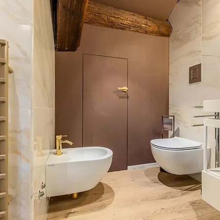 2 Floor Near Duomo Апартаменты *