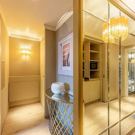 2 Floor Near Duomo * Milaan