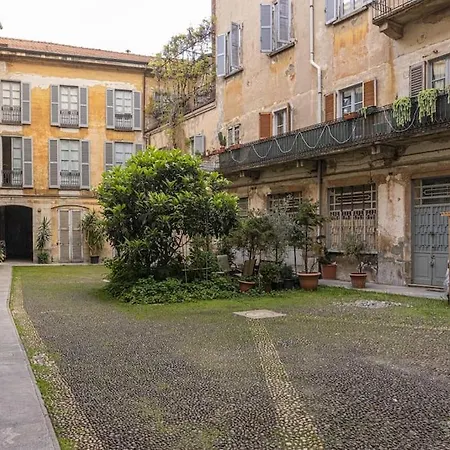 2 Floor Near Duomo Milaan