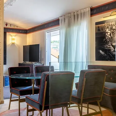 2 Floor Near Duomo * Milaan