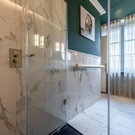 2 Floor Near Duomo * Milaan